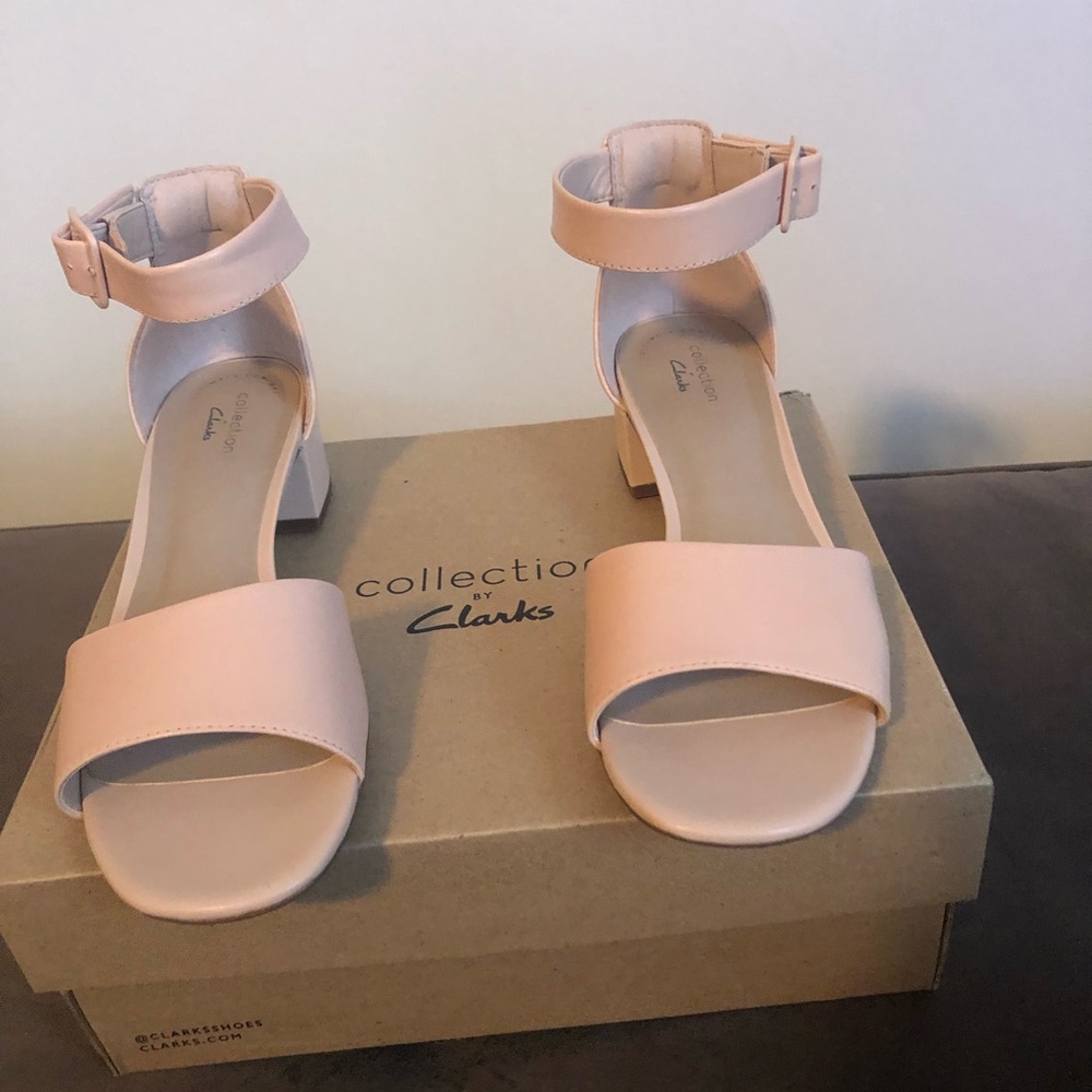 NWT Blush Leather Clark’s Sandals